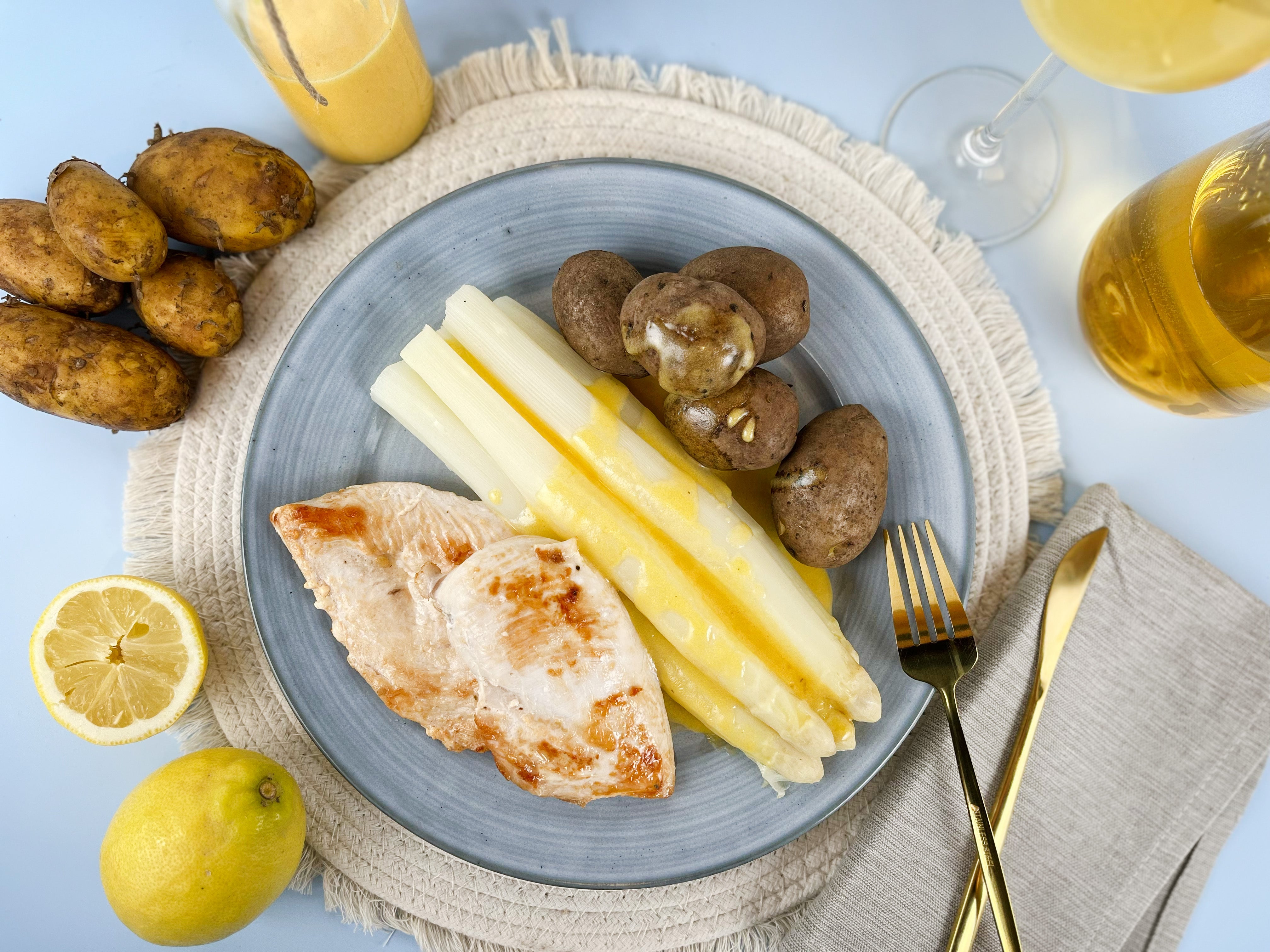 Hähnchenbrust an frischem Spargel