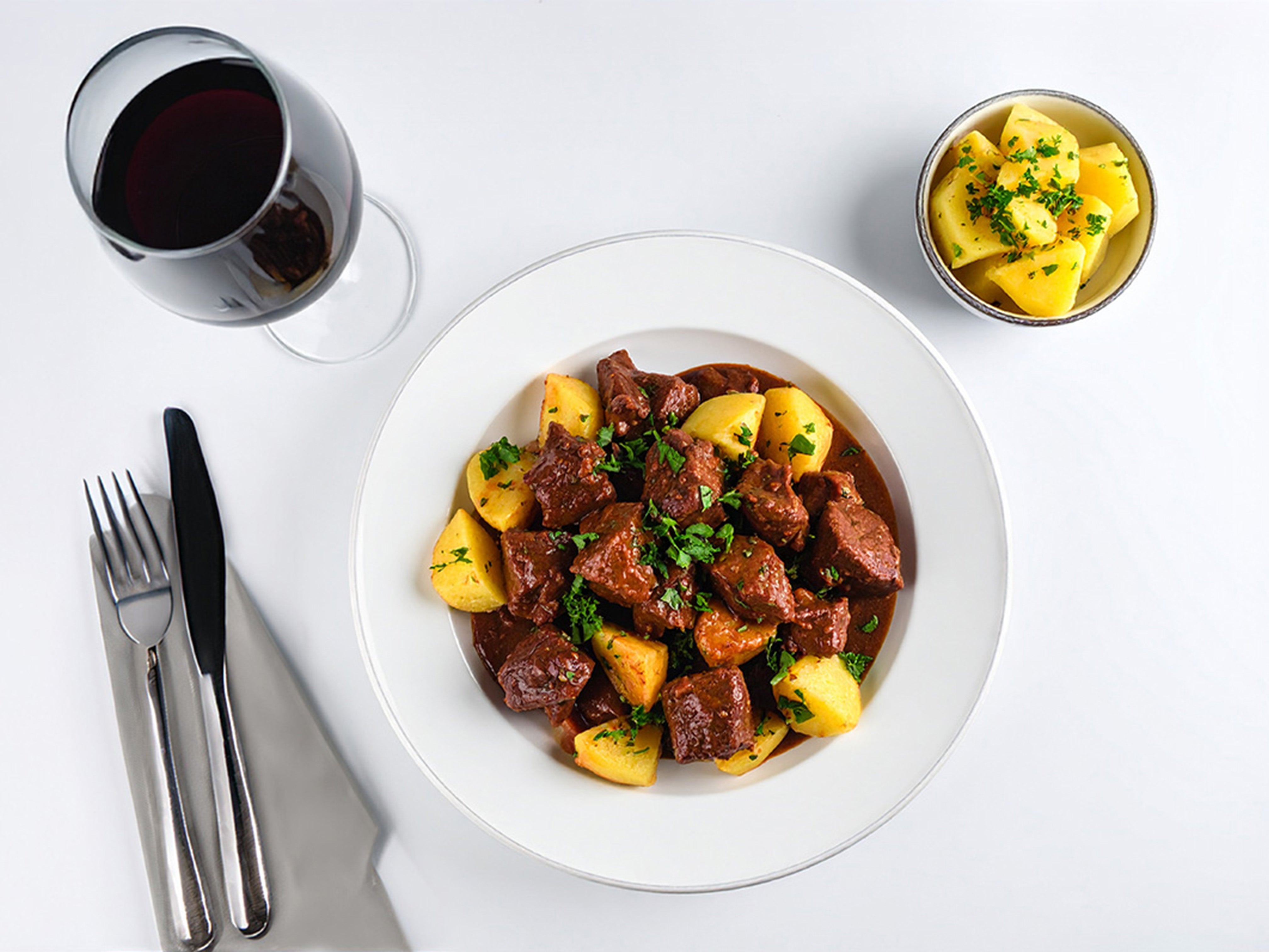 Straußengulasch mit Kartoffeln